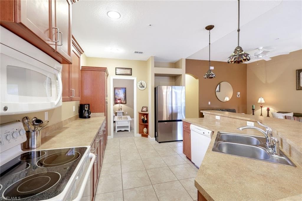 8721 Piazza Del Lago CIR 205 photo 11 of 38