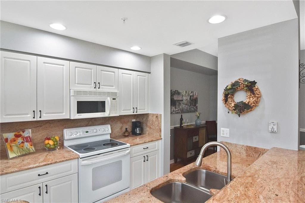 8076 Queen Palm LN 412 photo 9 of 45