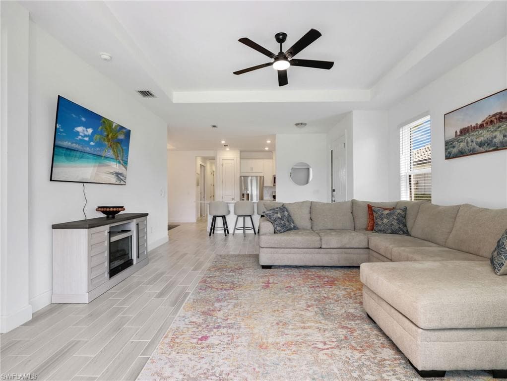 15558 Vittorio ST photo 2 of 49