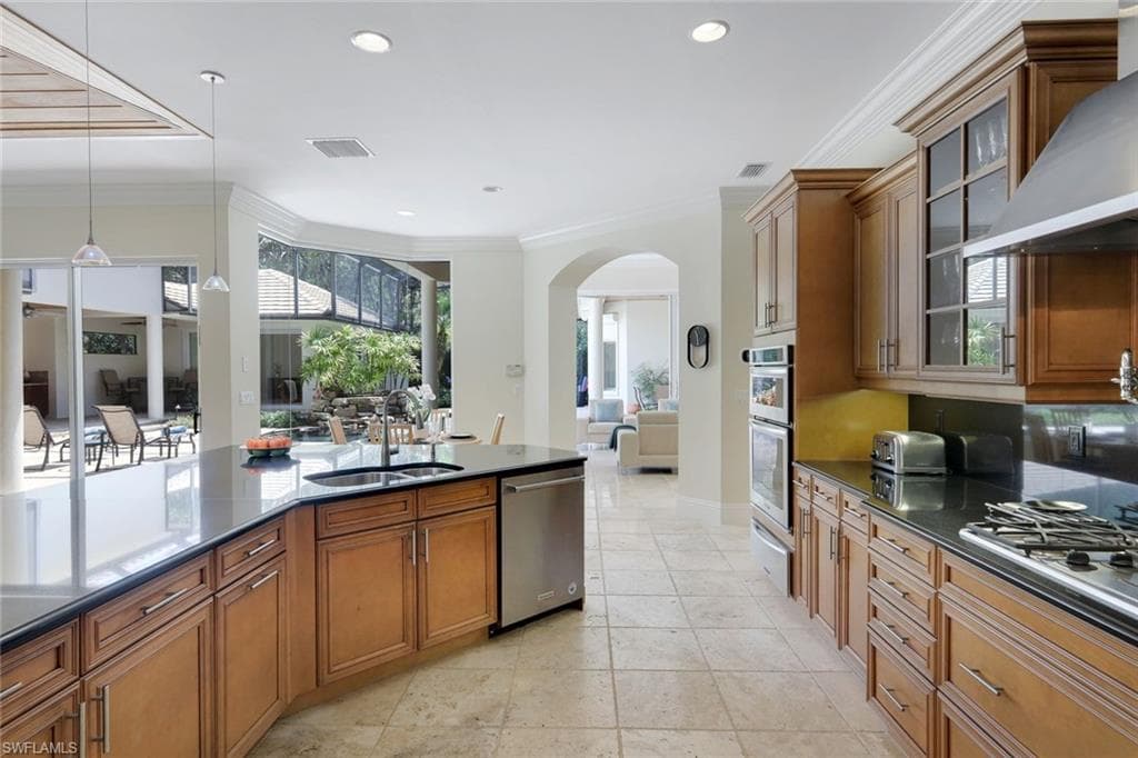 Stainless Appliances Include Warming Drawer