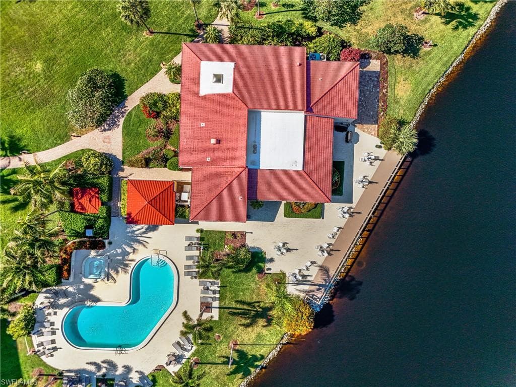 Aerial view of Hyde Park’s clubhouse amenities, featuring the waterfront pool, spa, fitness center, and social gathering spaces.