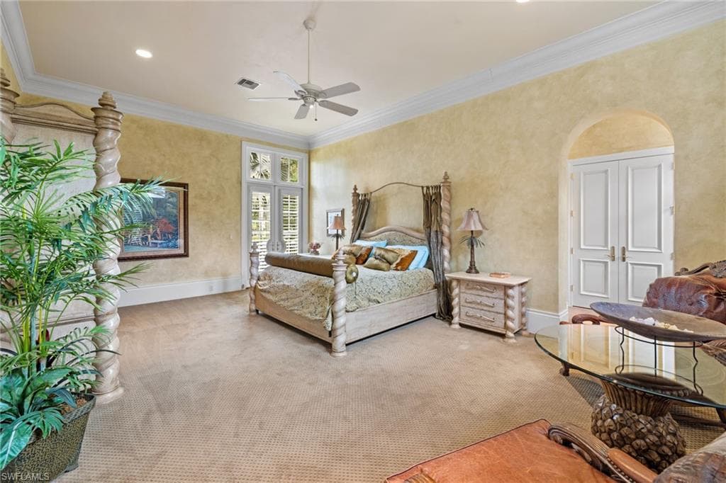 Spacious room featuring textured walls, crown molding, and recessed lighting
