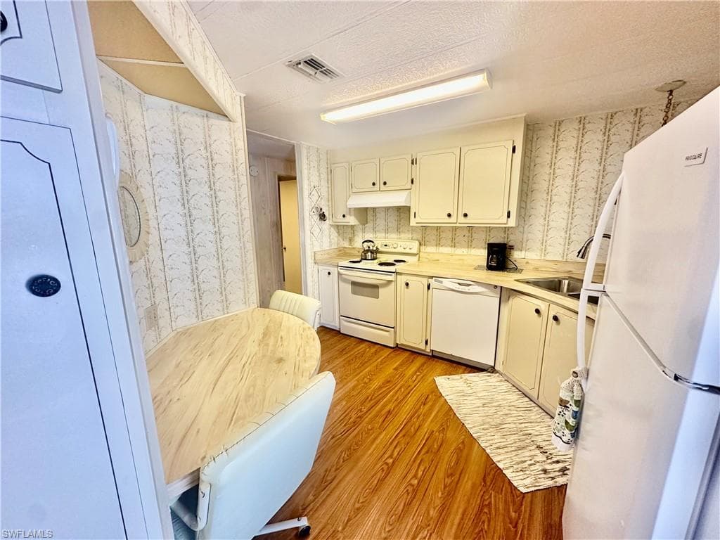 16037 Citron WAY photo 7 of 33