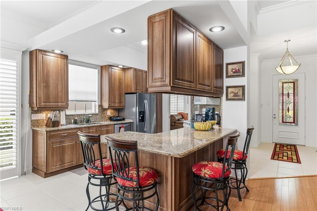 Kitchen with Breakfast Bar