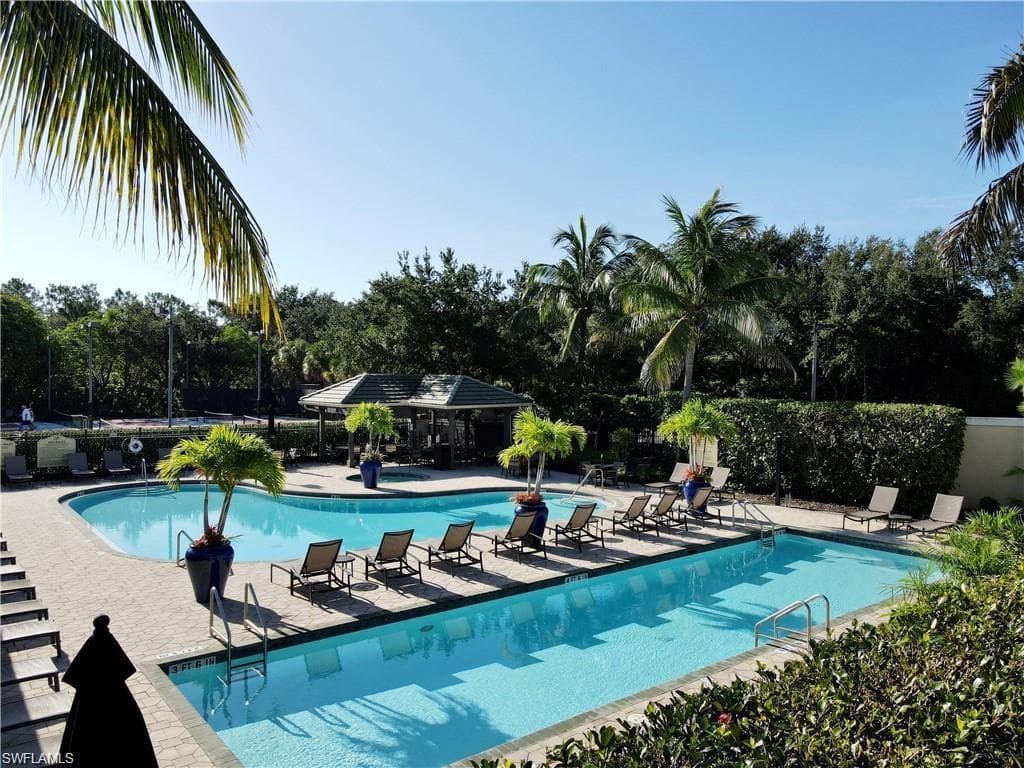 Full service community pool.