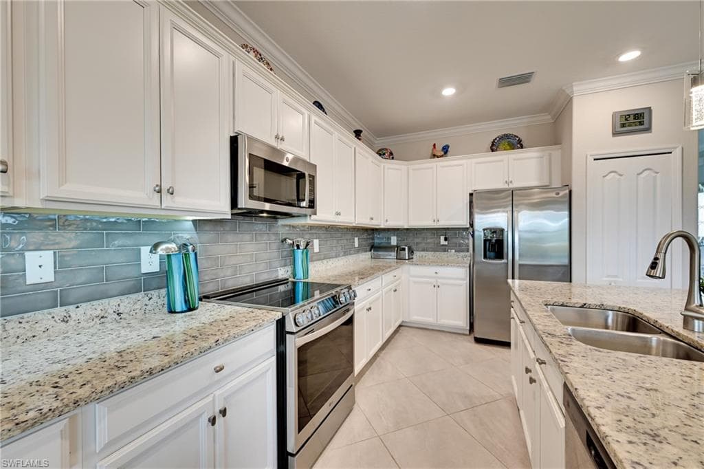 3697 Hampton CIR photo 14 of 50