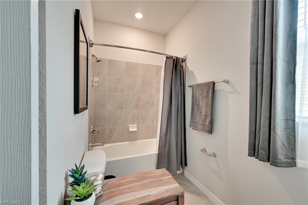 3697 Hampton CIR photo 18 of 50
