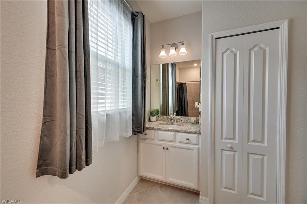 3697 Hampton CIR photo 19 of 50