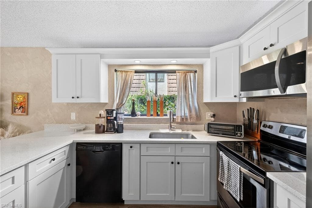 1466 Park Shore CIR 3 photo 7 of 27