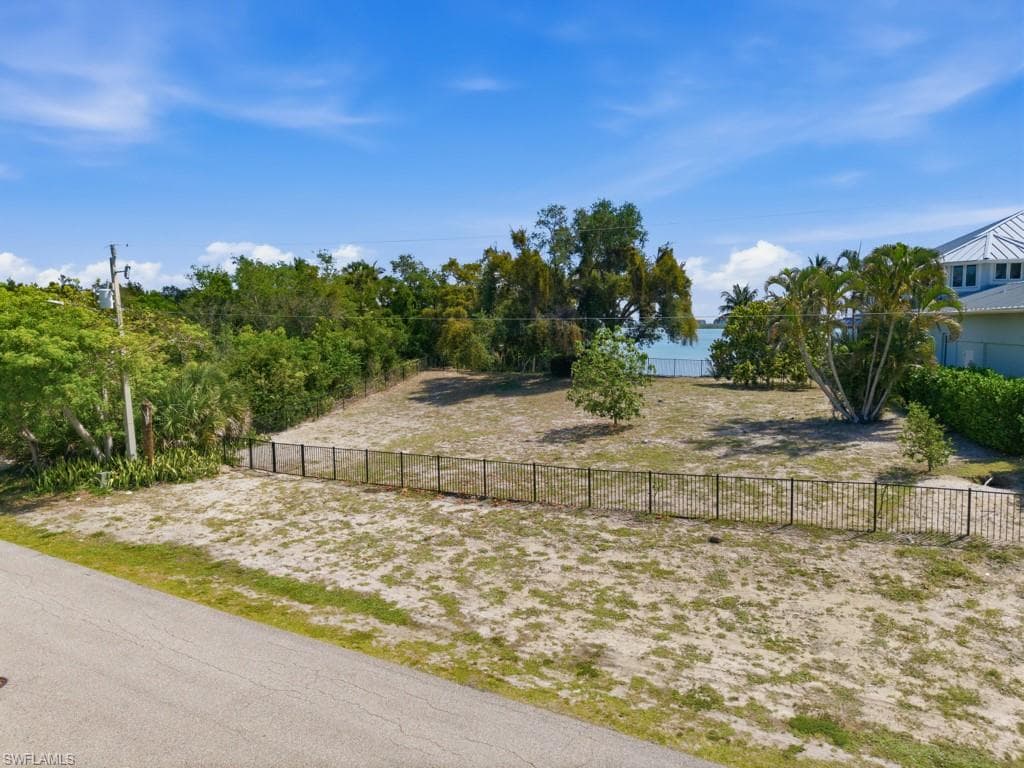821 Caxambas DR photo 10 of 13