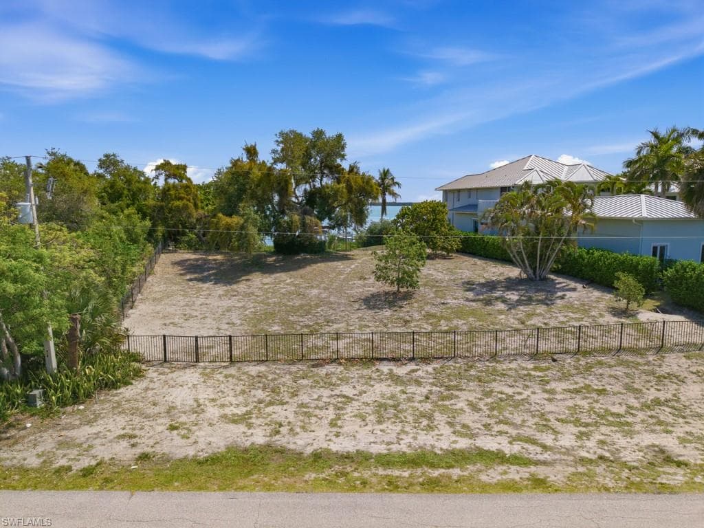 821 Caxambas DR photo 11 of 13