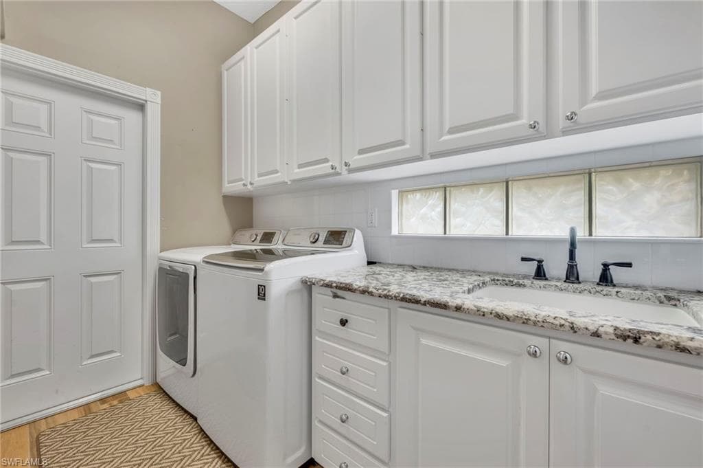 Laundry Room & Tub