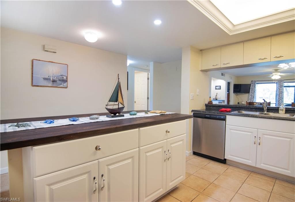 12191 Kelly Sands WAY 1502 photo 7 of 25