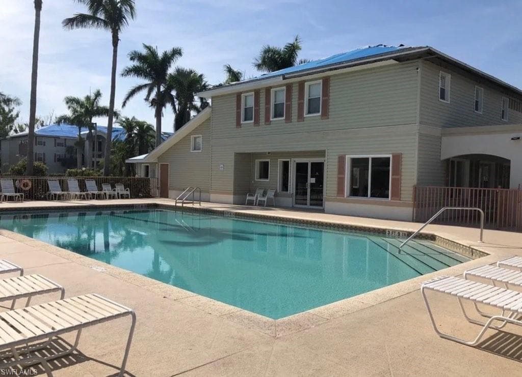 Poolside & Lounge area
