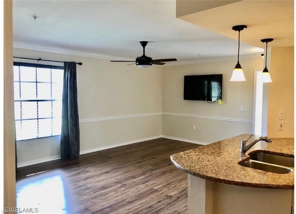 Dining Room Area & Kitchen Bar