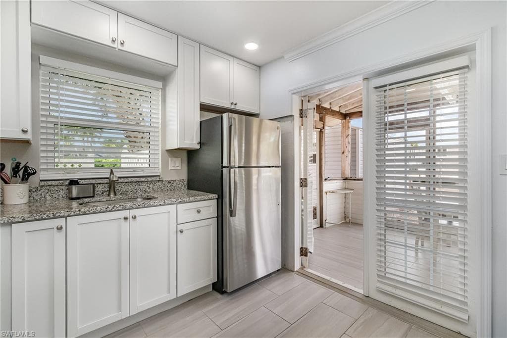 Light and bright Kitchen area!