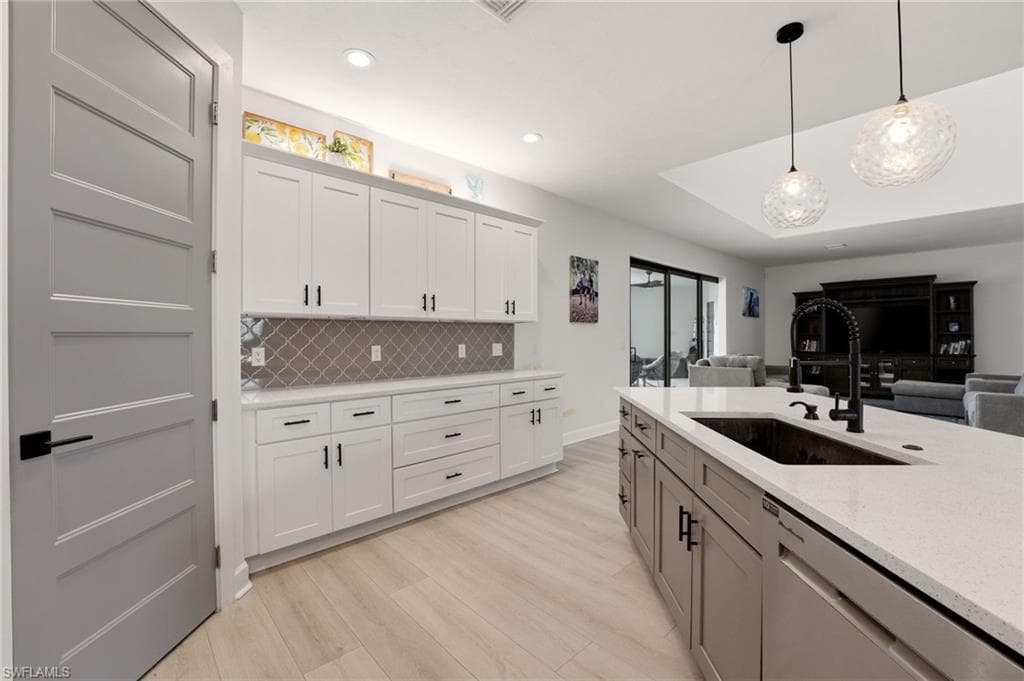 22833 Yellow Button LN photo 8 of 45