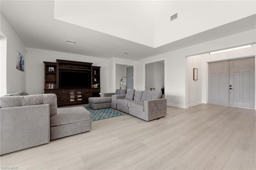 22833 Yellow Button LN photo 13 of 45