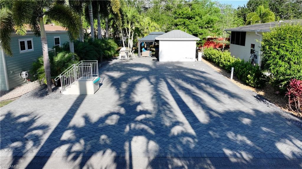5740 Maplewood CT photo 1 of 22