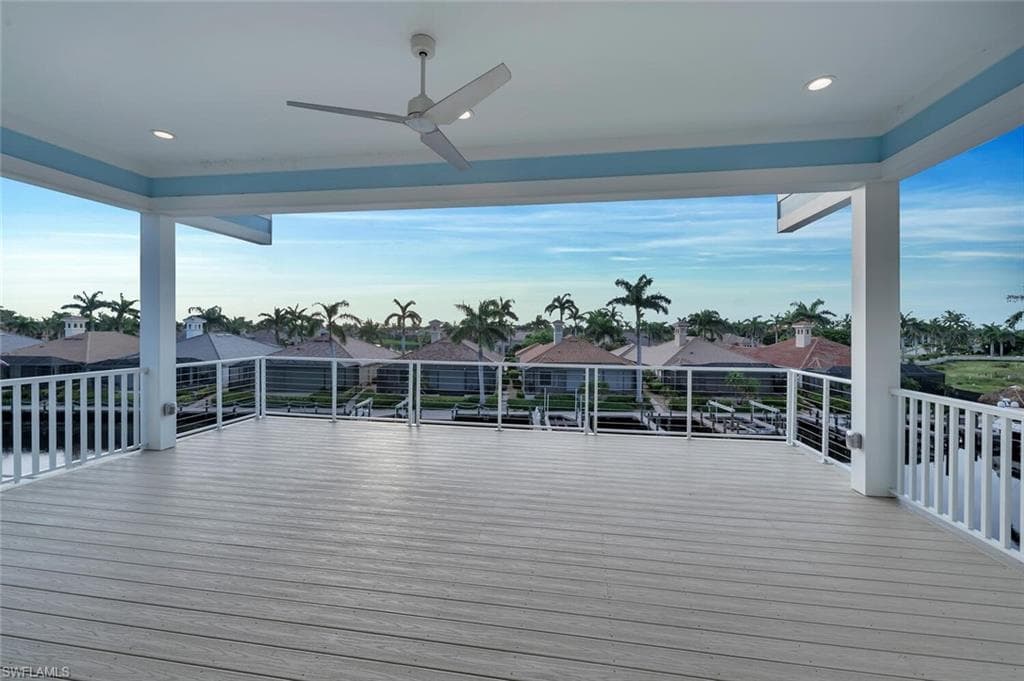 deck off living area Level 3