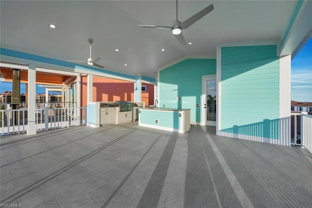 Outdoor kitchenLevel 4