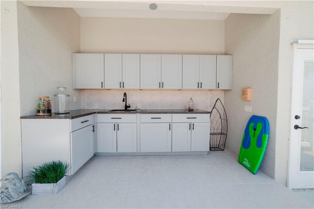 Outdoor Kitchen