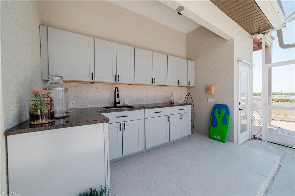 Outdoor kitchen