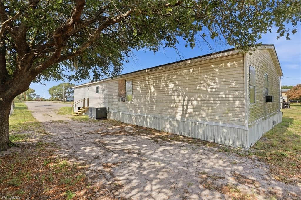 741 Alabama AVE photo 34 of 34