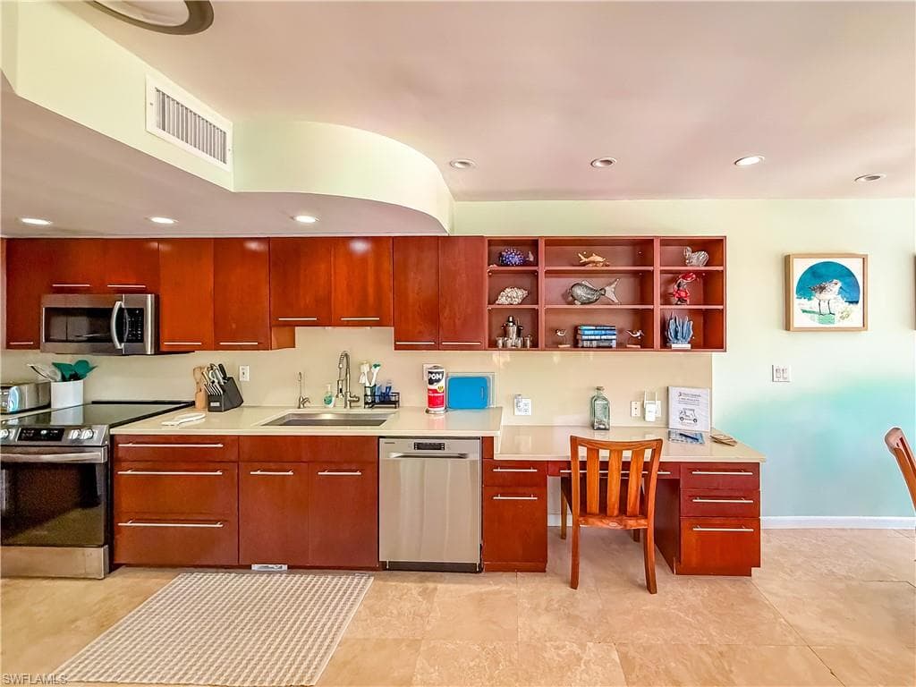 541 Gulf LN photo 15 of 50