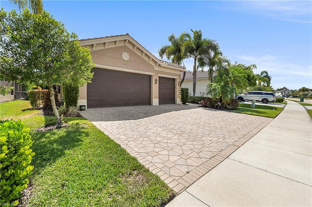 4158 Aspen Chase DR photo 2 of 39