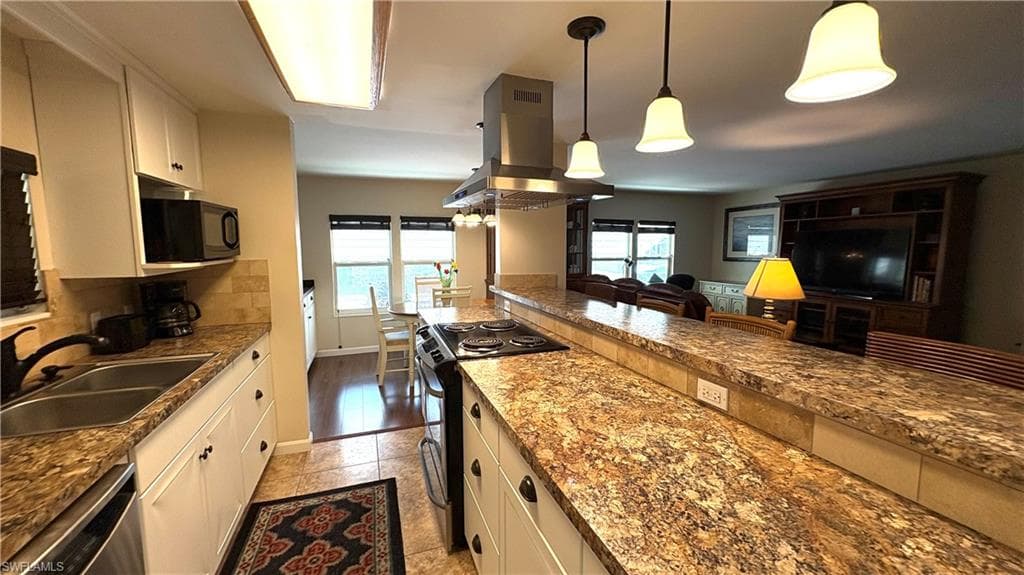 Ample counter space and new appliances in your beautiful kitchen!