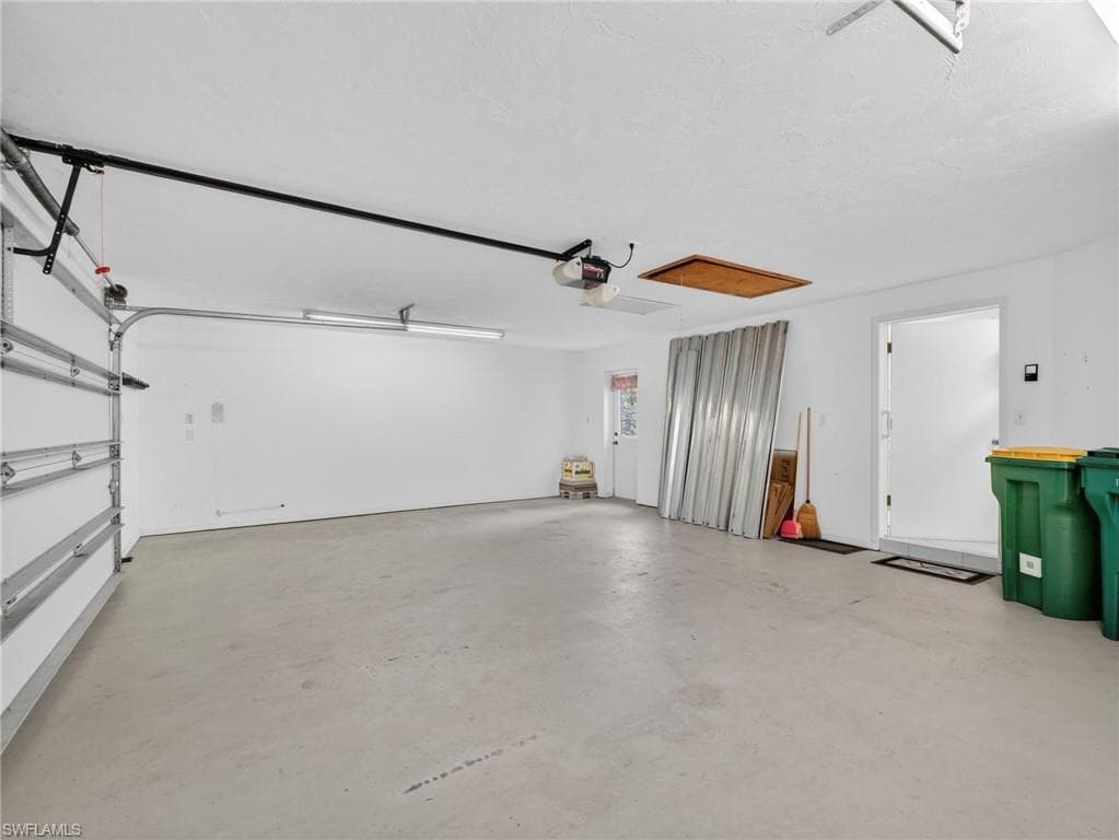 LARGE, 2.5 CAR GARAGE VIEW #1