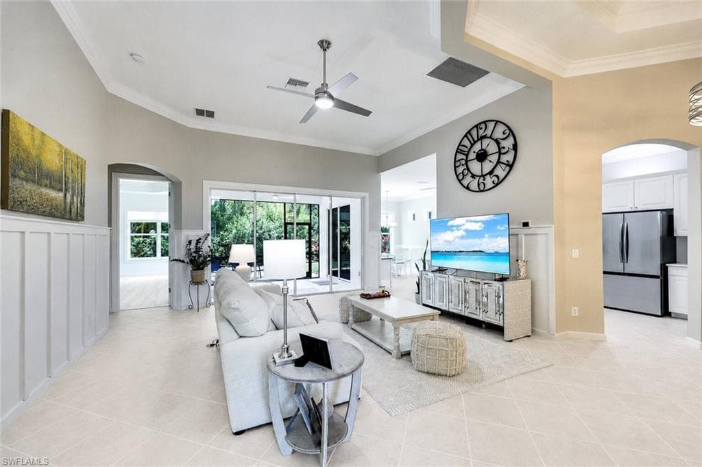 16221 Parque LN photo 2 of 20