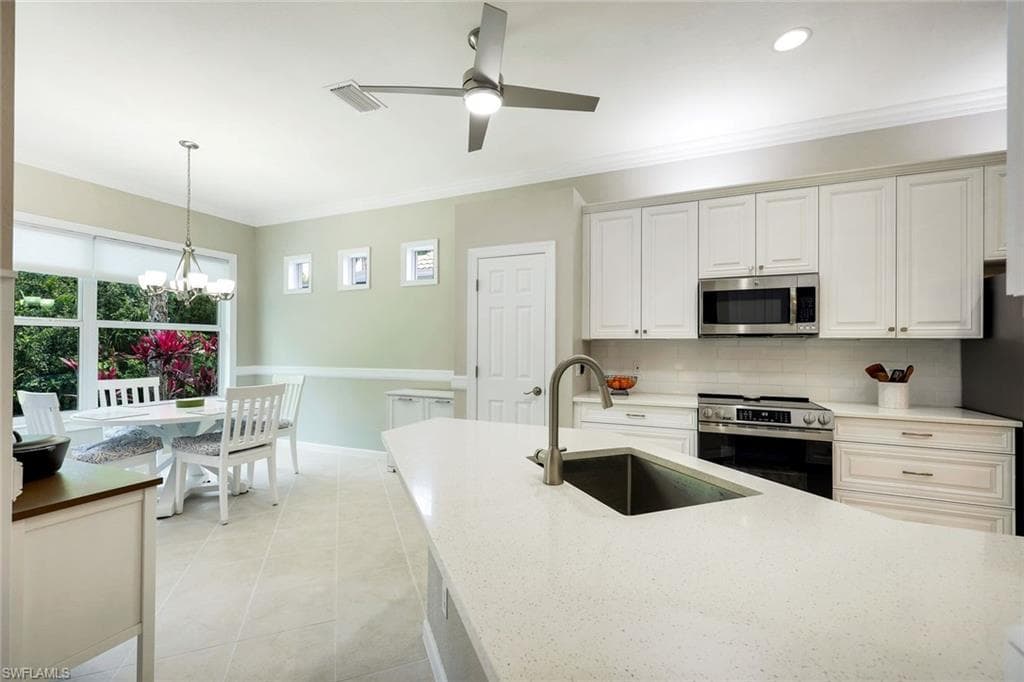 16221 Parque LN photo 7 of 20
