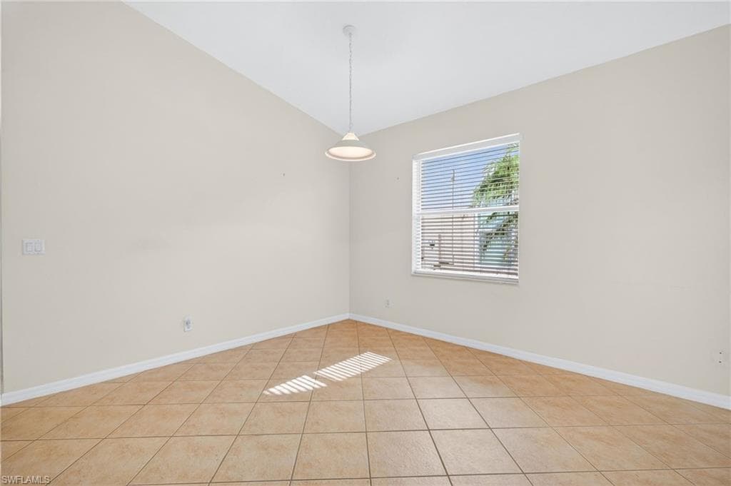 8369 Sumner AVE photo 6 of 40