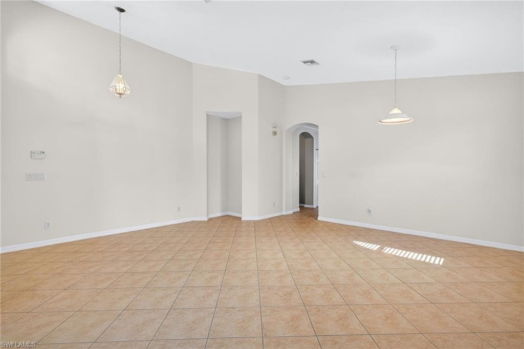8369 Sumner AVE photo 7 of 40