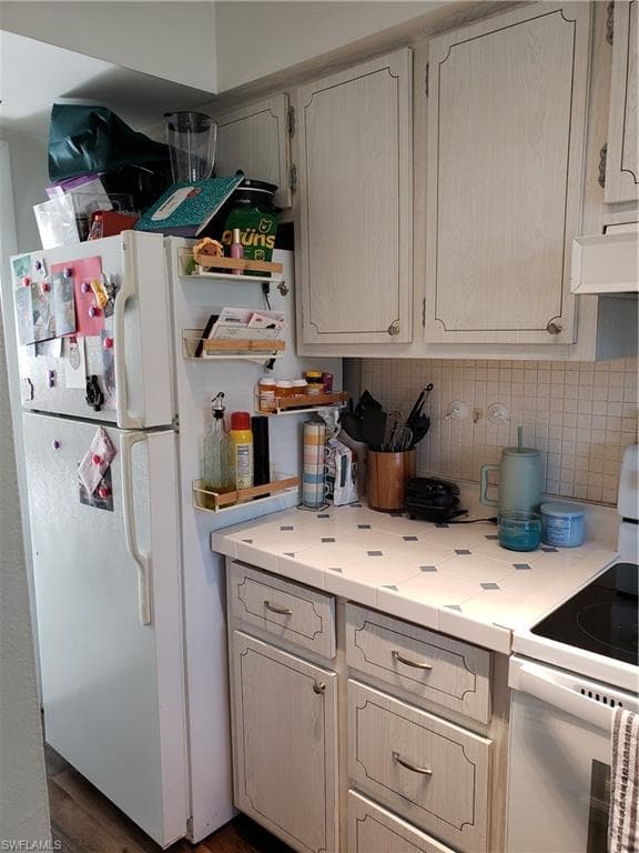 864 Courtington LN 1 photo 12 of 28
