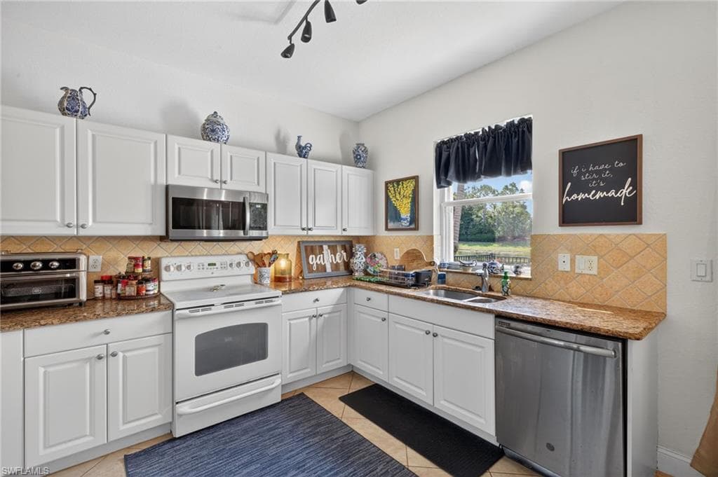 10284 Crepe Jasmine LN photo 9 of 38