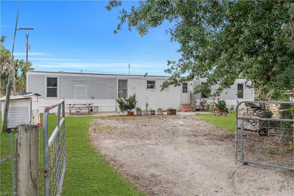 8106 Penny DR photo 2 of 39
