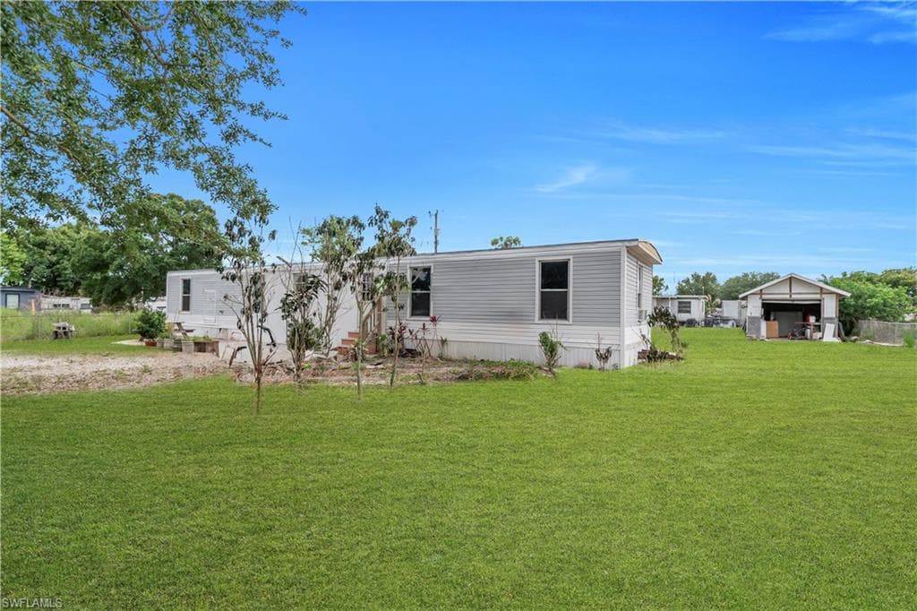 8106 Penny DR photo 4 of 39