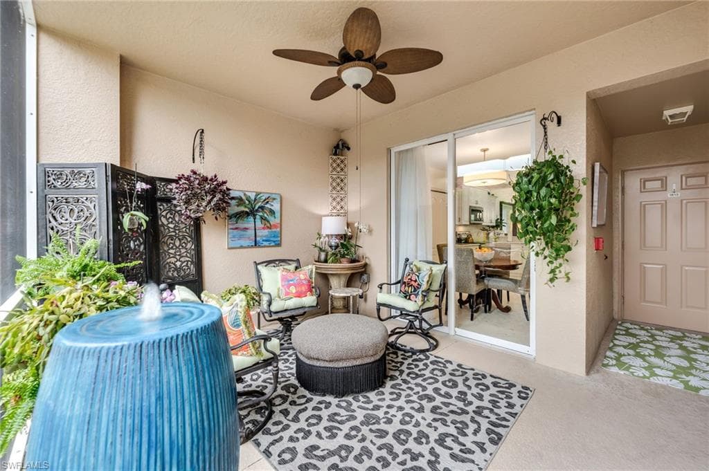 Front Lanai Space: Brimming with Charm!