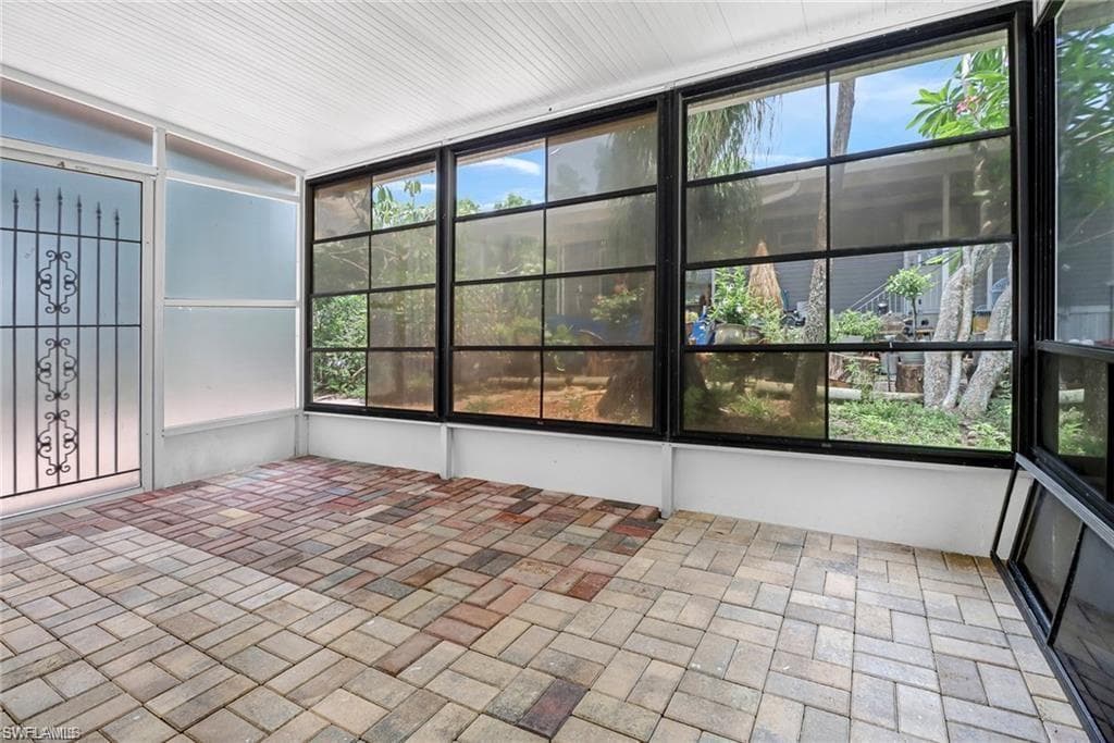 Sunroom (Screen Room)