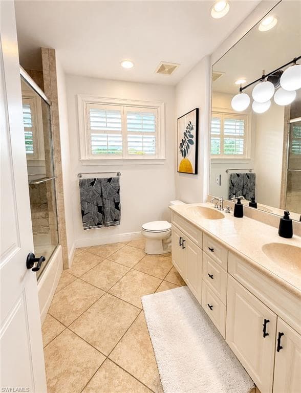 Upstairs Hall full bath