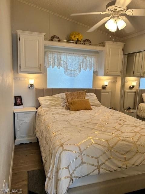 MASTER BEDROOM QUEEN SIZE BED