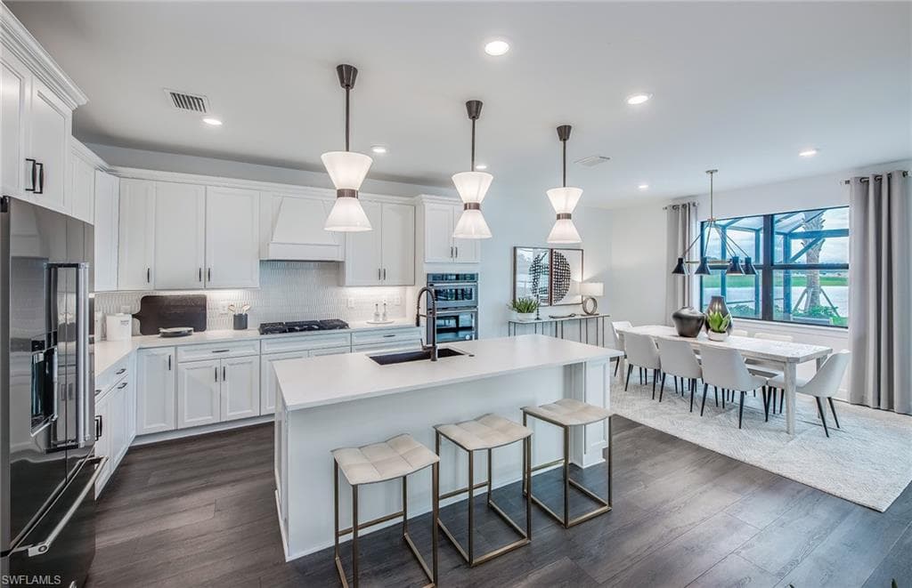 Interior photos are of a staged model home. Illustration purposes only. Options may vary.