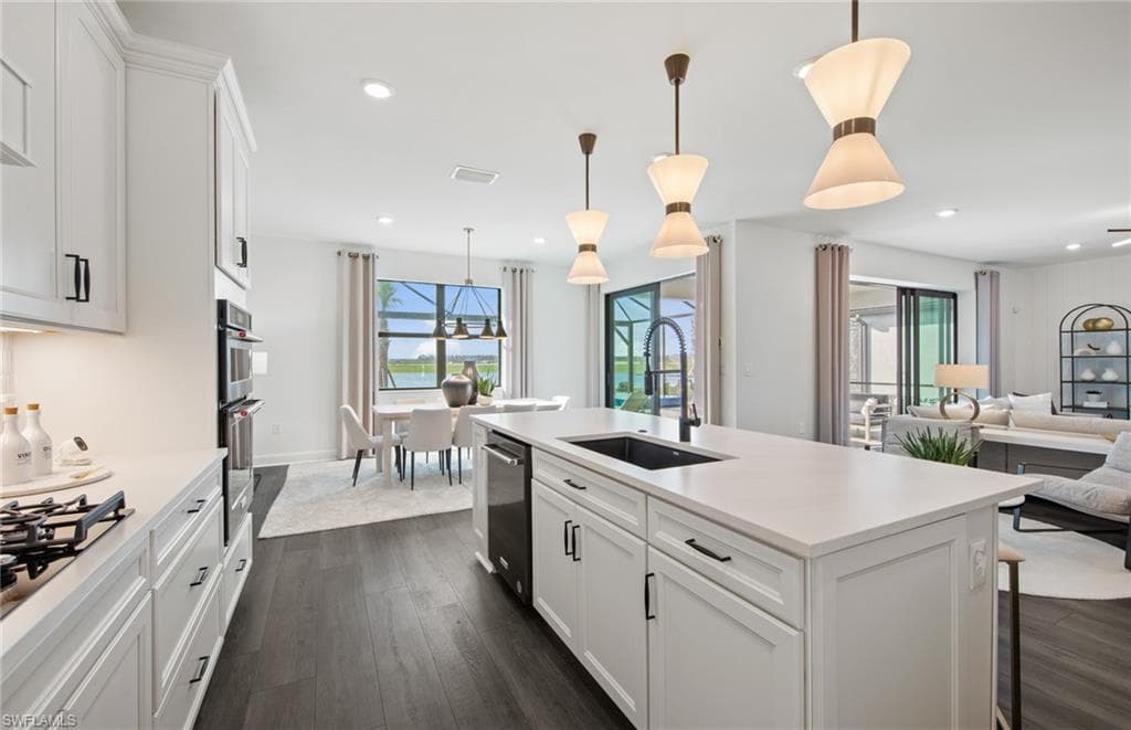 Interior photos are of a staged model home. Illustration purposes only. Options may vary.