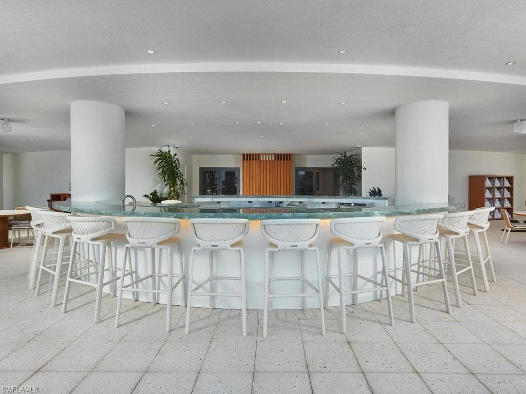 Pool Bar