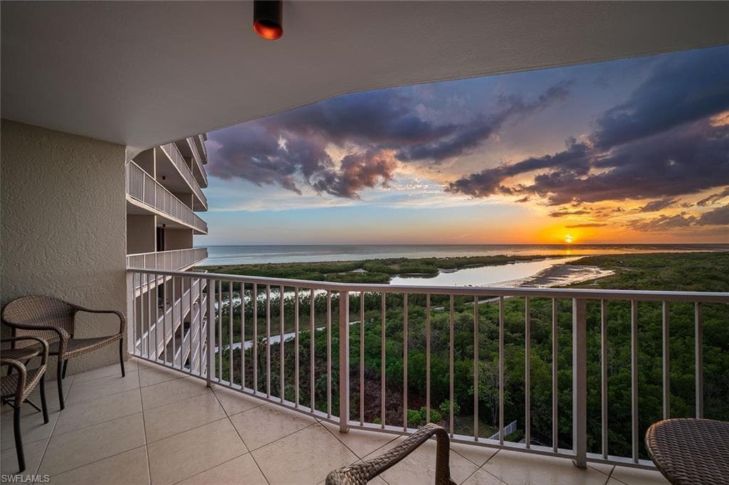 440 Seaview CT 1201 photo 2 of 47