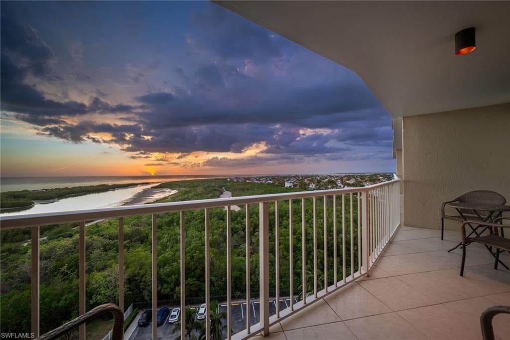 440 Seaview CT 1201 photo 5 of 47