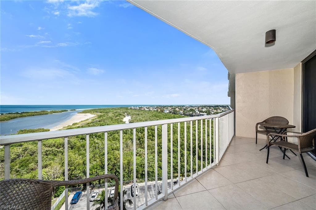 440 Seaview CT 1201 photo 4 of 47